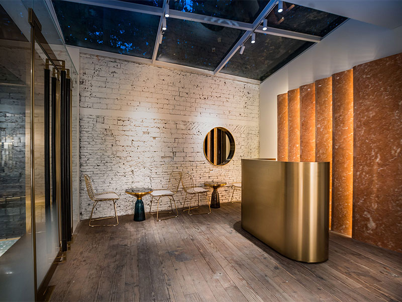 《紅冰詩》品牌服裝店裝修設計風