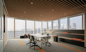 辦公室裝修新紀元：融合高效與人文關(guān)懷的空間